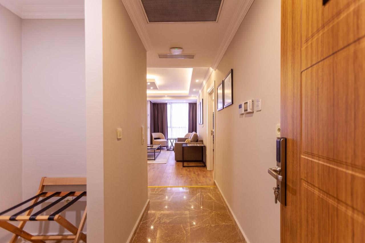 Отель Lilium Luxury